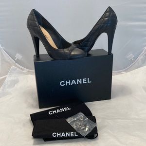 AUTHENTIC CHANEL Escarpins Quilted Classic Pump 39